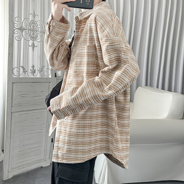 Įprasti vyriški marškiniai su klasikine apykakle