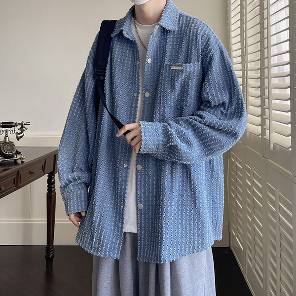 Vyriški laisvi marškiniai su kišene ir metaliniu elementu