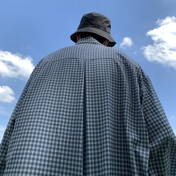 Laisvi vyriški marškinėliai su klasikine apykakle