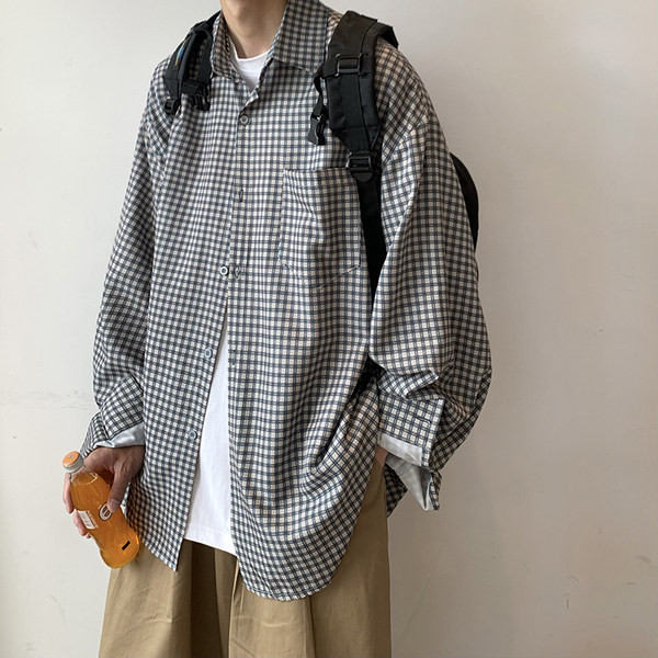 Laisvi vyriški marškinėliai su klasikine apykakle