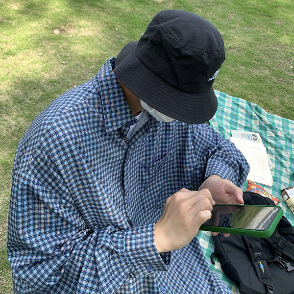 Laisvi vyriški marškinėliai su klasikine apykakle