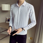 Férfi hosszú ujjú csíkos testhezálló modelling