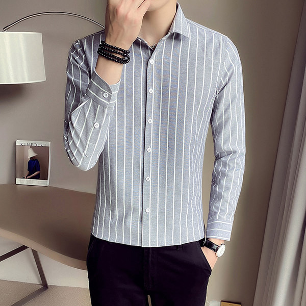 Férfi hosszú ujjú csíkos testhezálló modelling