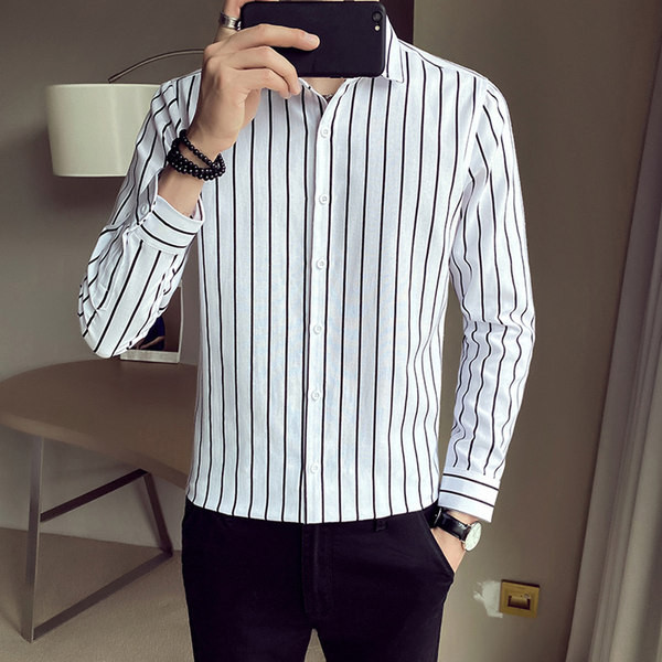 Férfi hosszú ujjú csíkos testhezálló modelling