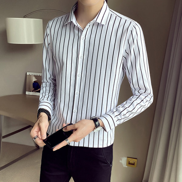 Férfi hosszú ujjú csíkos testhezálló modelling