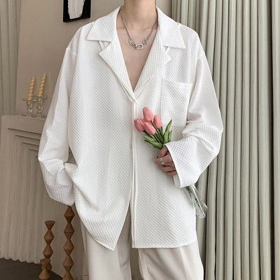 Naujo modelio vyriški marškiniai smailia iškirpte – baltos spalvos