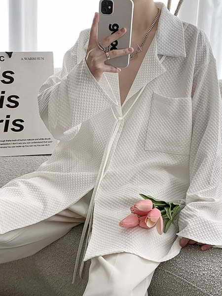 Naujo modelio vyriški marškiniai smailia iškirpte – baltos spalvos