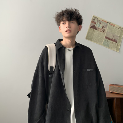 Κομψό ανδρικό πουκάμισο με κλασικό γιακά και λογότυπο