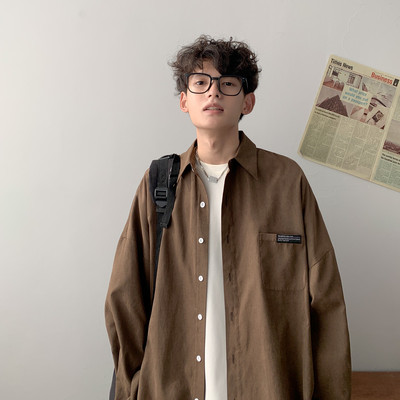 Κομψό ανδρικό πουκάμισο με κλασικό γιακά και λογότυπο