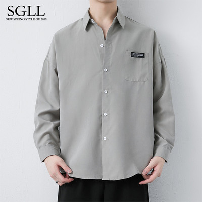 Įprasti vyriški rudeniški marškiniai ilgomis rankovėmis klasikine apykakle