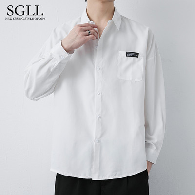 Įprasti vyriški rudeniški marškiniai ilgomis rankovėmis klasikine apykakle