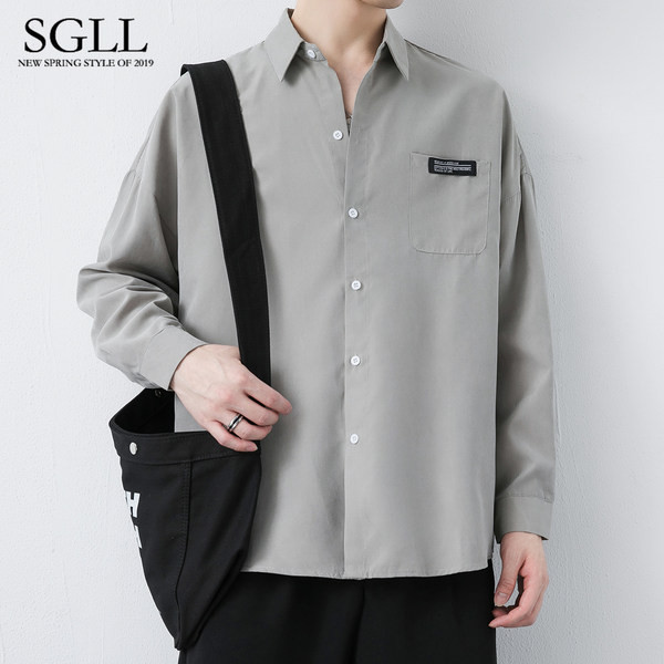 Įprasti vyriški rudeniški marškiniai ilgomis rankovėmis klasikine apykakle