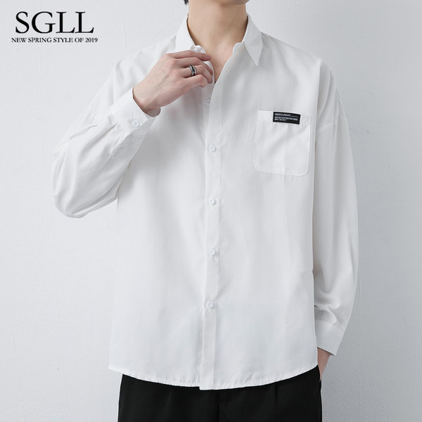 Įprasti vyriški rudeniški marškiniai ilgomis rankovėmis klasikine apykakle