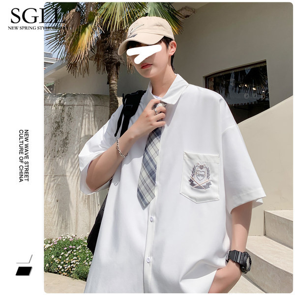 Platūs vyriški marškinėliai su kišenėle – baltos ir juodos spalvos