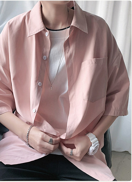 Tiszta modell férfi ing zsebbel és gombokkal