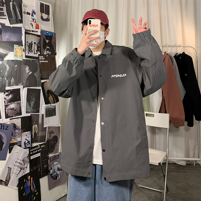 Vyriški marškiniai su užrašu ir guma ant rankovių