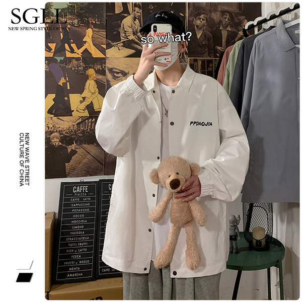 Vyriški marškiniai su užrašu ir guma ant rankovių