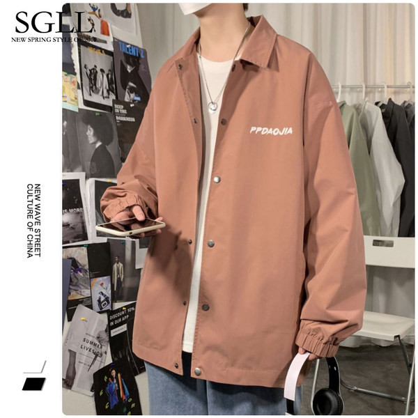 Vyriški marškiniai su užrašu ir guma ant rankovių