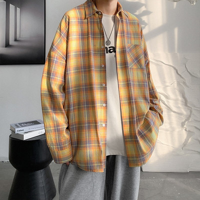 Férfi kockás ing klasszikus gallérral és zsebbel