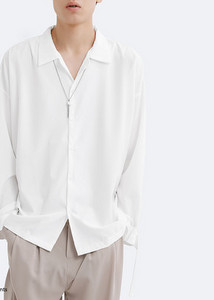 Vyriškų marškinėlių modelis ilgomis rankovėmis ir apykakle