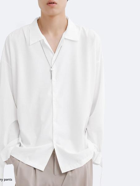 Vyriškų marškinėlių modelis ilgomis rankovėmis ir apykakle