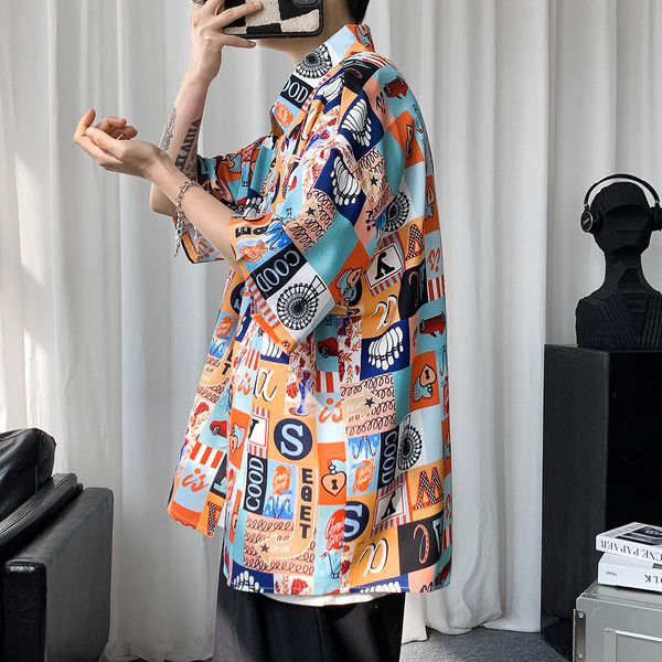 Vyriški laisvi marškiniai trumpomis rankovėmis ir raštu