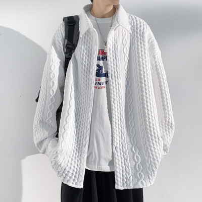 Meeste kaasaegne soliidne särk klassikalise krae ja nööpidega