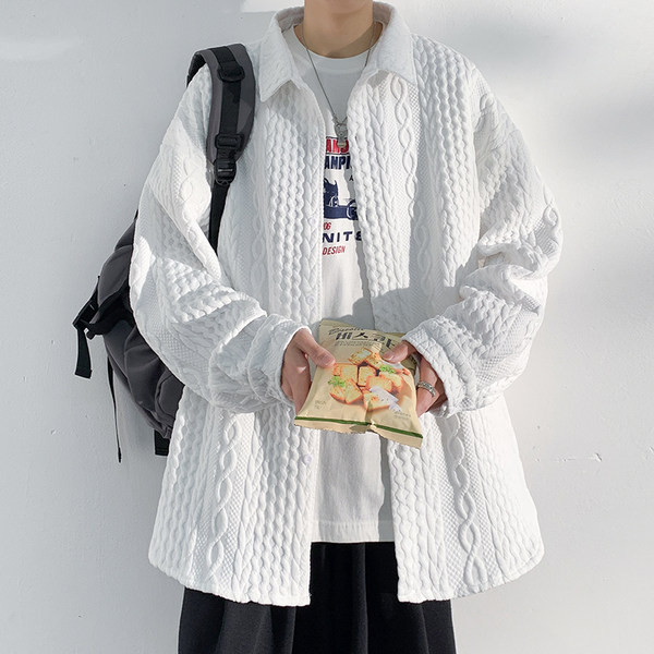 Meeste kaasaegne soliidne särk klassikalise krae ja nööpidega