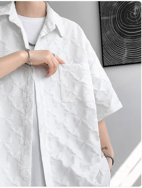 Vyriški laisvalaikio marškinėliai balti ir juodi su apykakle