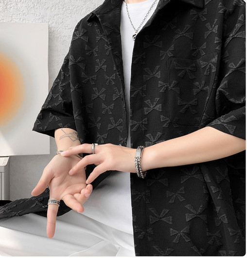 Vyriški laisvalaikio marškinėliai balti ir juodi su apykakle