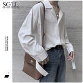 Καθαρό μοντέλο ανδρικό πουκάμισο σε διάφορα χρώματα