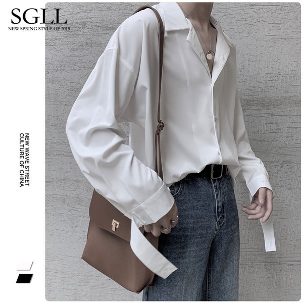 Καθαρό μοντέλο ανδρικό πουκάμισο σε διάφορα χρώματα