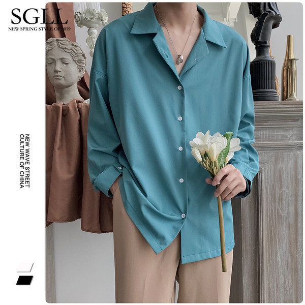 Καθαρό μοντέλο ανδρικό πουκάμισο σε διάφορα χρώματα