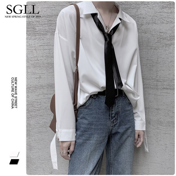 Καθαρό μοντέλο ανδρικό πουκάμισο σε διάφορα χρώματα