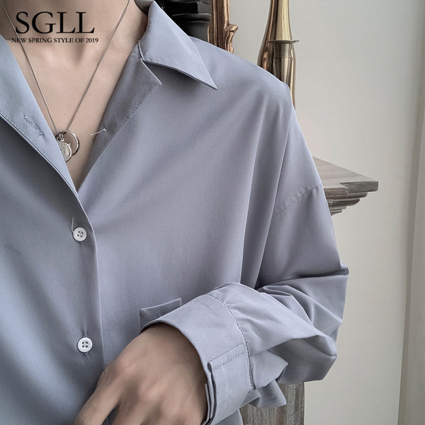 Καθαρό μοντέλο ανδρικό πουκάμισο σε διάφορα χρώματα