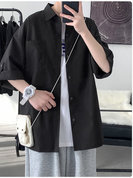 Ανδρικό πουκάμισο με κλασικό γιακά, κουμπιά και τσέπη