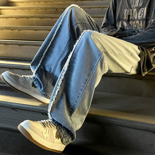 Dviejų spalvų vyriški džinsai su plėšytais motyvais