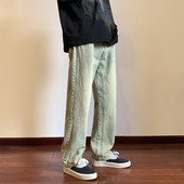 Meeste teksad mitmes värvitoonis, puhas mudel