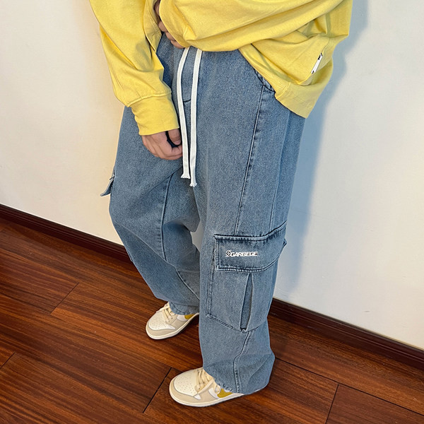 Vyriški džinsai su raišteliais ir kišenėmis