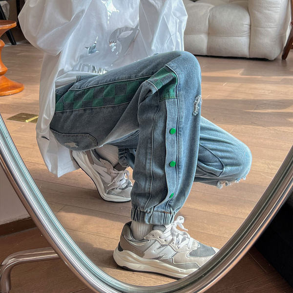 Naujas vyriškų džinsų modelis su plėšytais motyvais