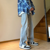 Ανδρικό κομψό τζιν με σκισίματα στα πόδια και κούμπωμα με φερμουάρ και κουμπί