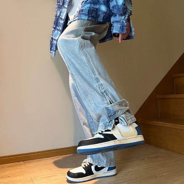 Ανδρικό κομψό τζιν με σκισίματα στα πόδια και κούμπωμα με φερμουάρ και κουμπί