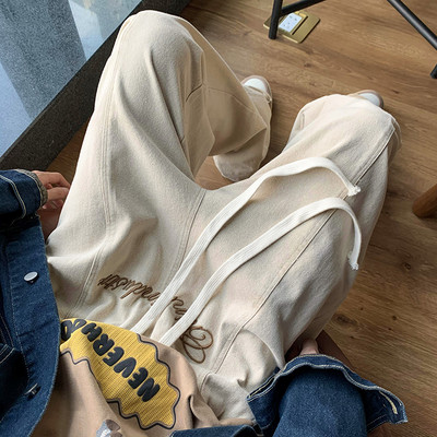 Laia istuvusega meeste teksad tikitud kirja ja paeltega