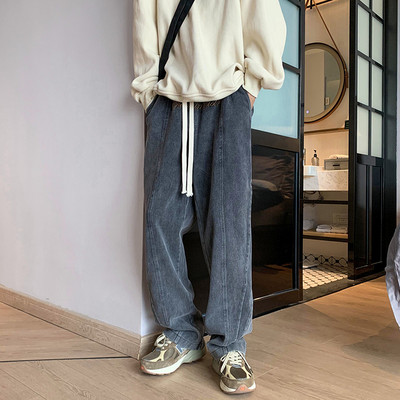 Laia istuvusega meeste teksad tikitud kirja ja paeltega