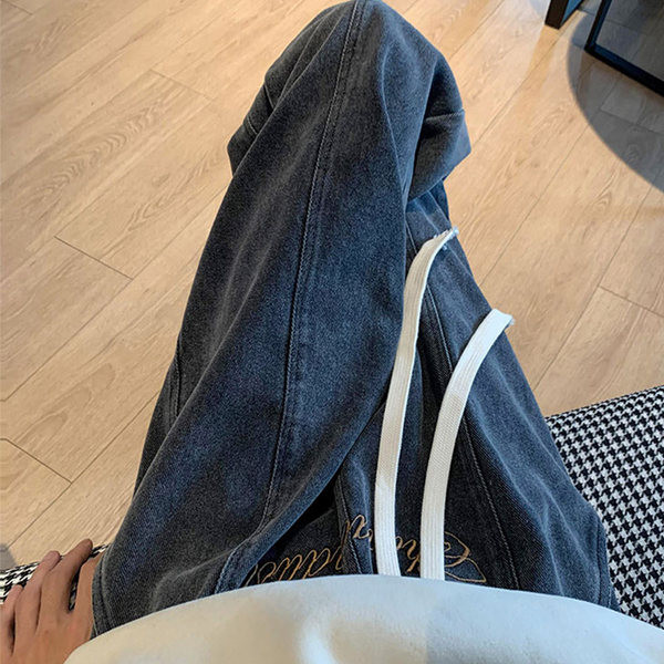 Laia istuvusega meeste teksad tikitud kirja ja paeltega