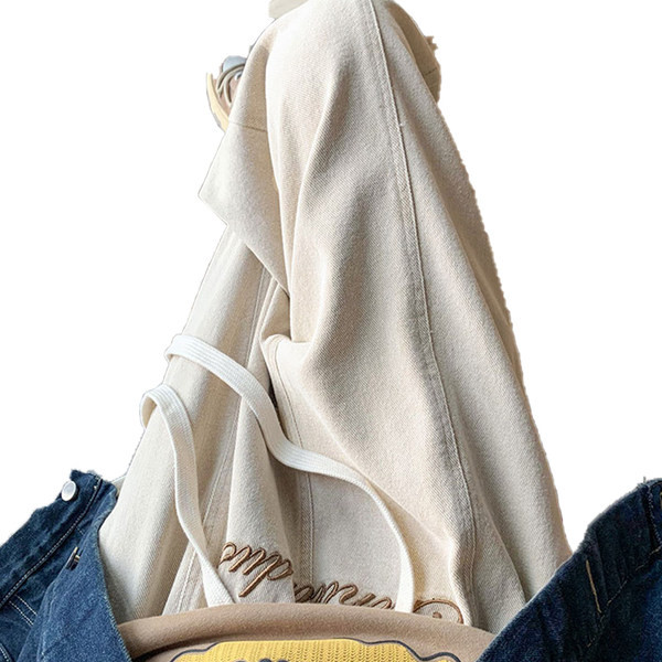 Laia istuvusega meeste teksad tikitud kirja ja paeltega