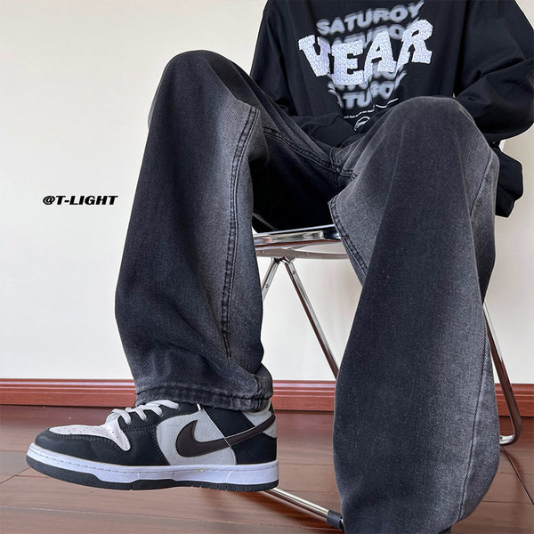 Paprasti vyriški džinsai su kišenėmis