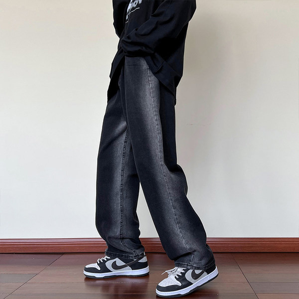 Paprasti vyriški džinsai su kišenėmis