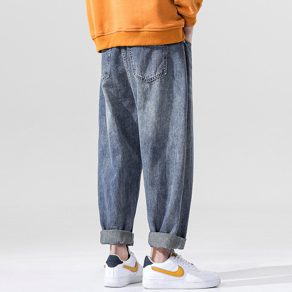 Alkalmi férfi farmer letisztult modell