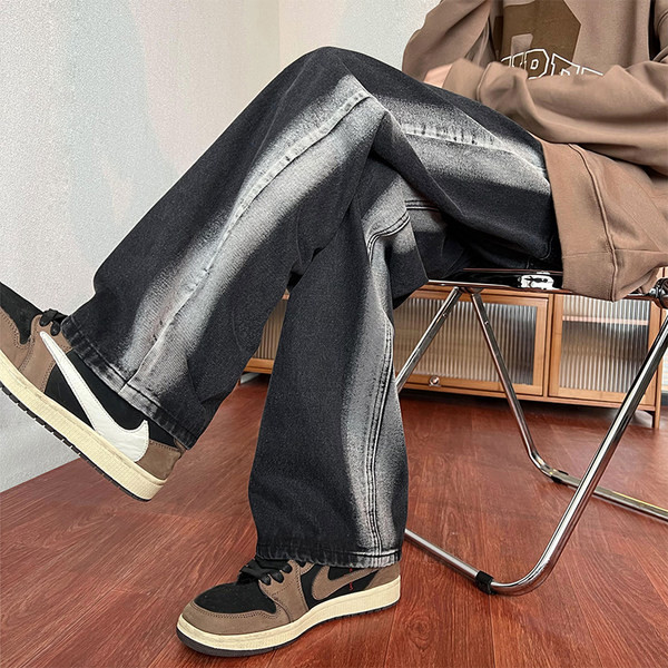 Μοντέρνο ανδρικό φαρδύ τζιν